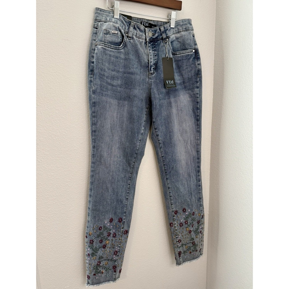 FDJ Olivia Tapered Ankle Jeans Size 4 with Embroidered Floral Hippie Design NWT